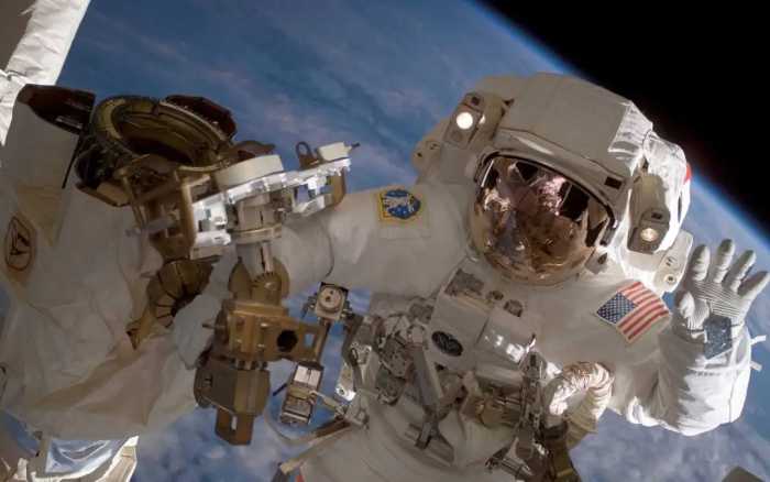 宇航员可以在太空中过夫妻生活吗？看看首例上太空的夫妻：太难了