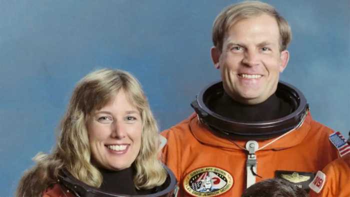 宇航员可以在太空中过夫妻生活吗？看看首例上太空的夫妻：太难了