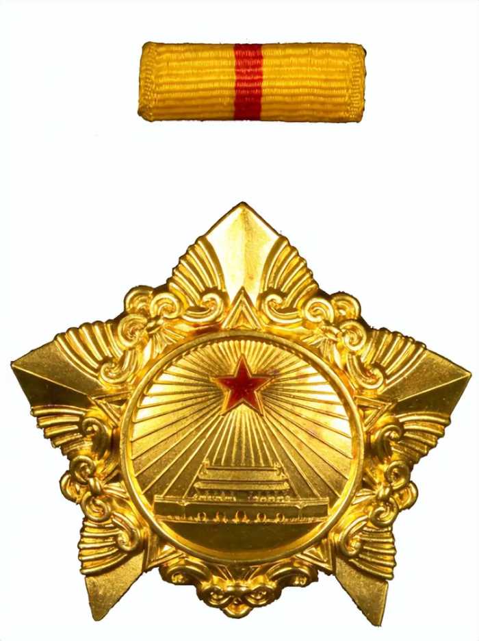 1956年，苏联列宁格勒举行了一场中国授衔仪式，聂荣臻为百人授衔