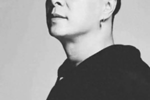 50岁歌手灰子家中吐血猝死，曾与刘欢周华健一起录综艺