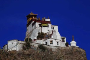 旅友们到西藏旅游一定要去西藏第一座宫殿，看一看文成公主的婚房